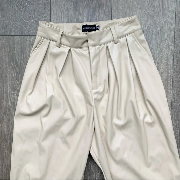 Pretty Little Thing PLT Faux Leather Pleat Cigarette Pant Tapered straight leg - Picture 6 of 16